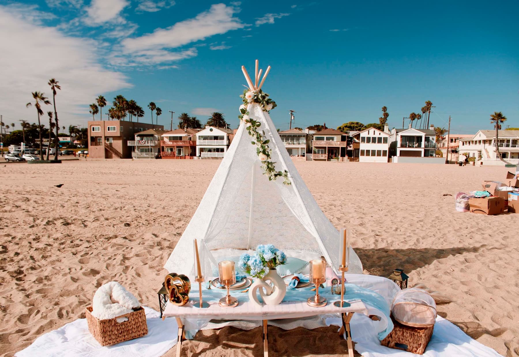 Beautiful beach picnic idea