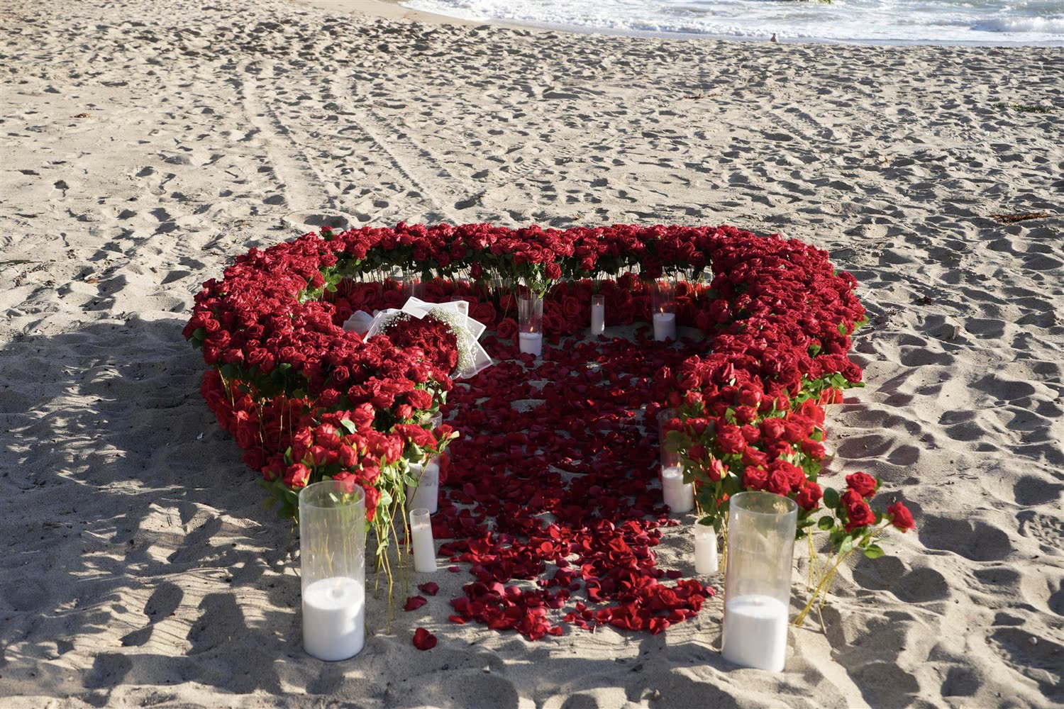 Red 800 rose ground heart on the beach